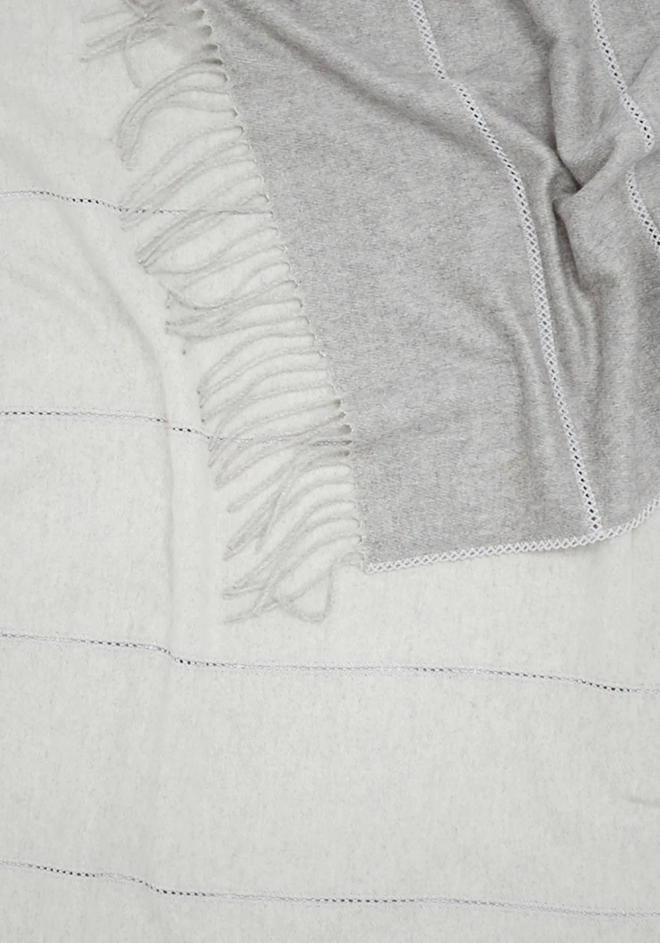 Cuci Suture Throw